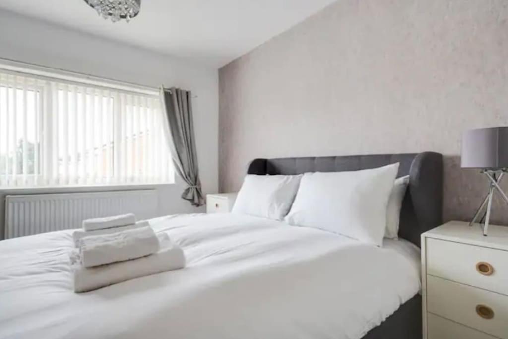 Newly Renovated House Near Trafford Centre Villa Manchester Exteriör bild