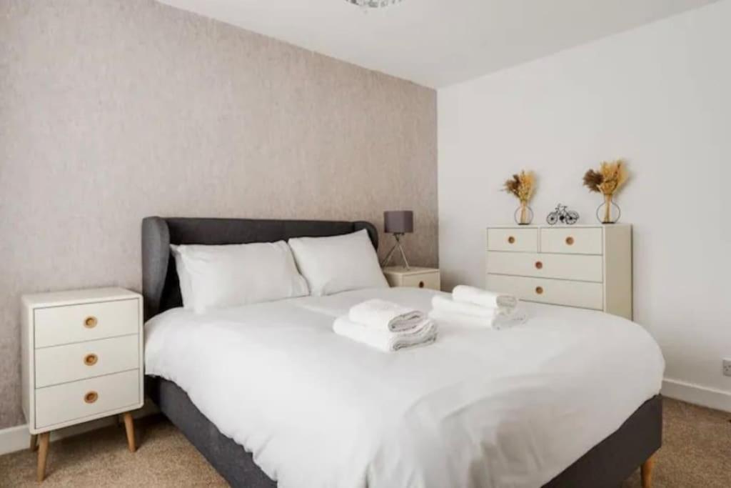 Newly Renovated House Near Trafford Centre Villa Manchester Exteriör bild