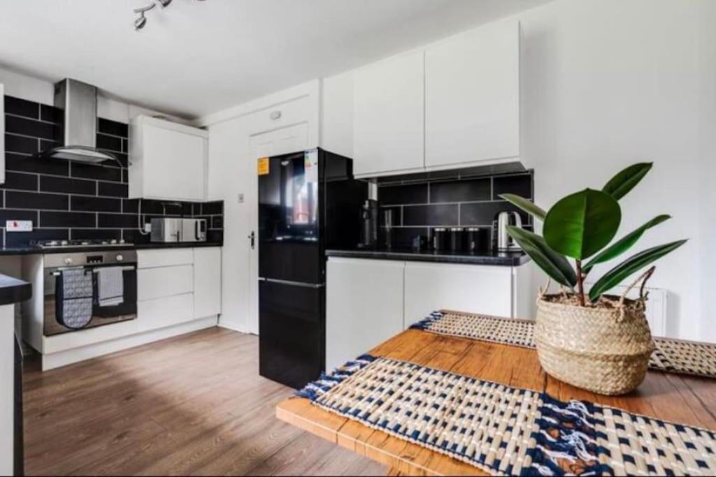 Newly Renovated House Near Trafford Centre Villa Manchester Exteriör bild