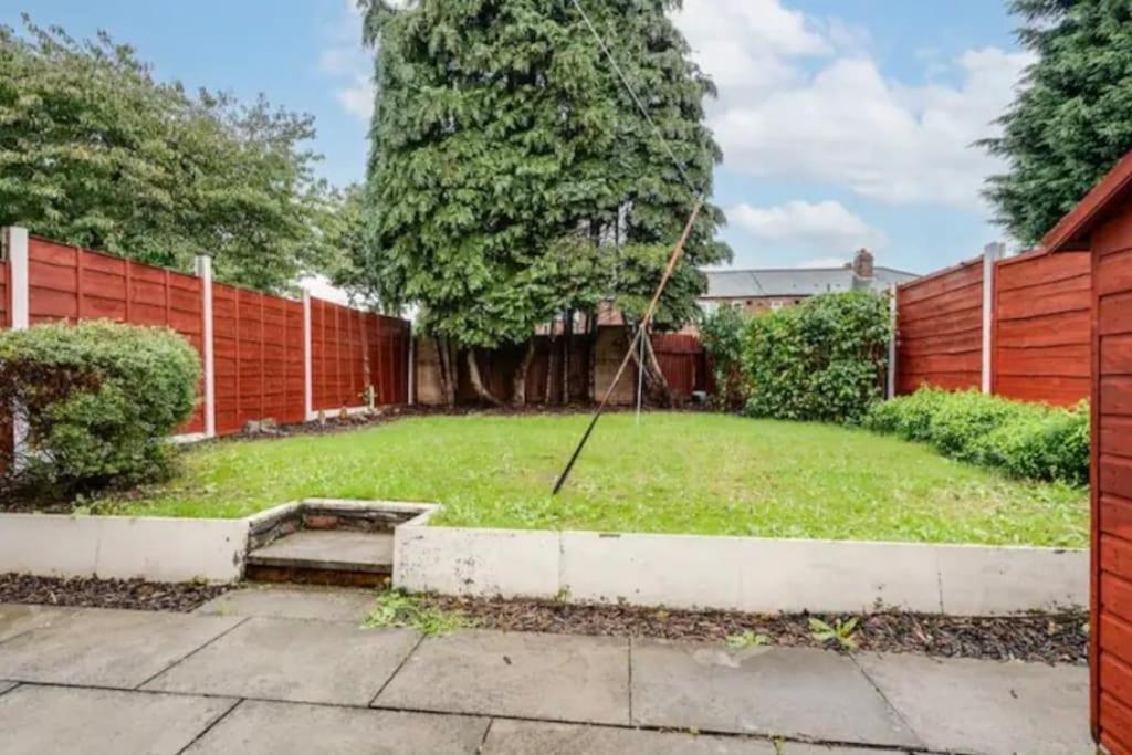 Newly Renovated House Near Trafford Centre Villa Manchester Exteriör bild