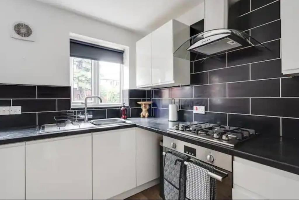 Newly Renovated House Near Trafford Centre Villa Manchester Exteriör bild